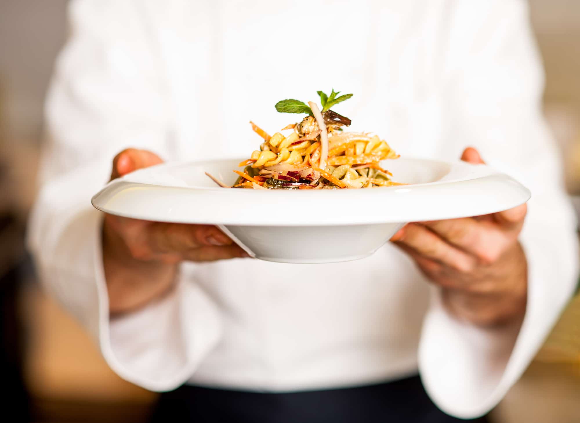 swot-analysis-for-restaurants-strengths Chef offering pasta salad to you