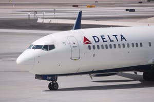 delta-airlines-swot-analysis-scaled